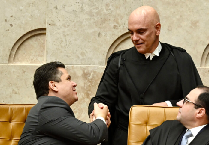 Alcolumbre e Alexandre de Moraes Foto: Evaristo Sa/AFP