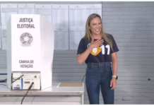 Celina vota no Lago Norte acompanhada de Michelle e Bia Kicis