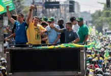 ‘É o fim da era Lula’, diz Flávio em moto-carreata com Douglas Ruas